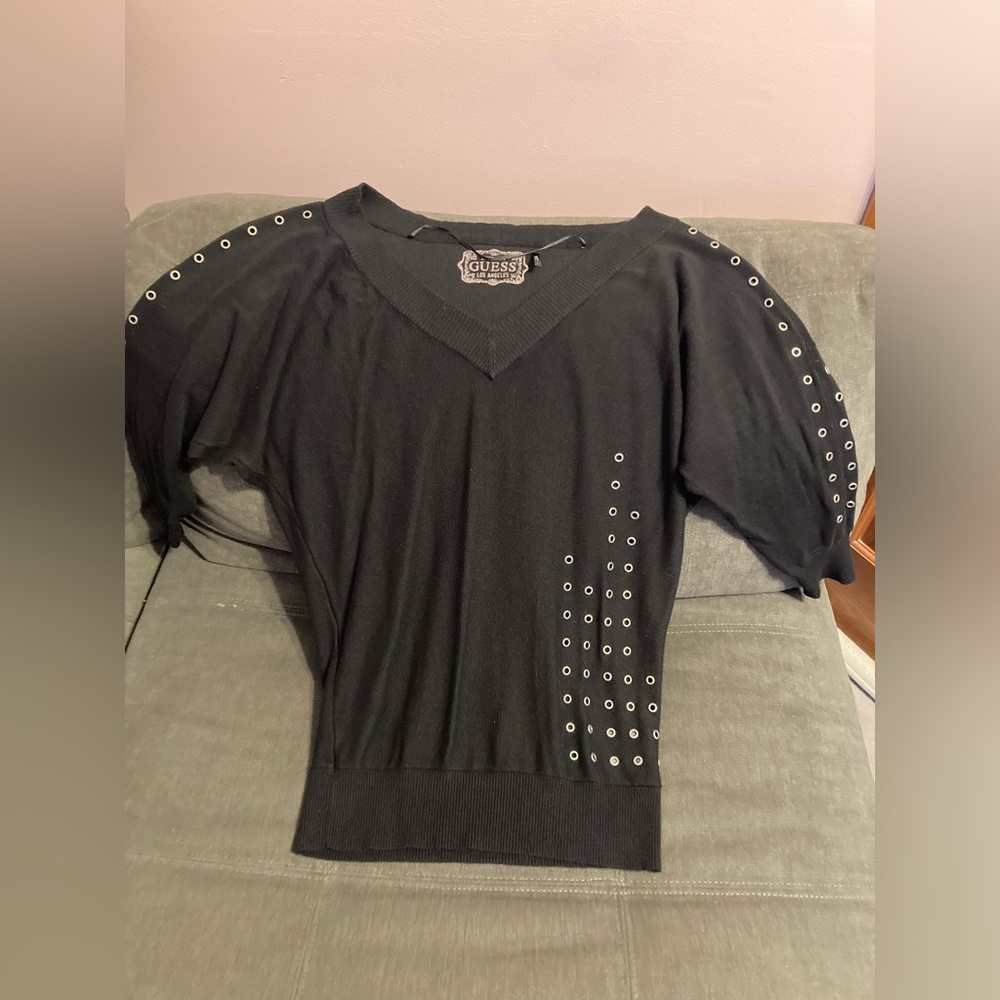 Guess Sweater. EUC.‎